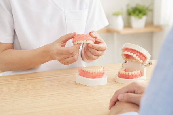 入れ歯の特徴を説明するイメージ