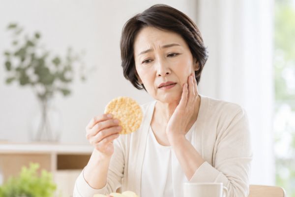 入れ歯で噛めない方のイメージ